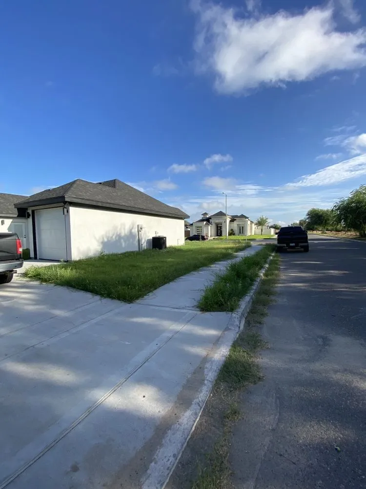 Affordable garden landscaping experts serving San Juan, TX - Lopez Lawn Service