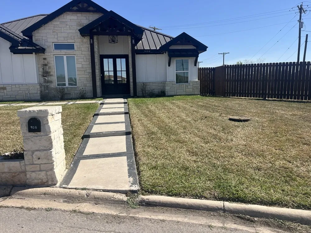 Professional residential landscaping in Alamo, TX - Lopez Mowing