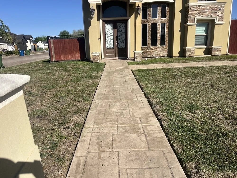 Custom lawn mowing service experts serving Alamo, TX - Lopez Mowing