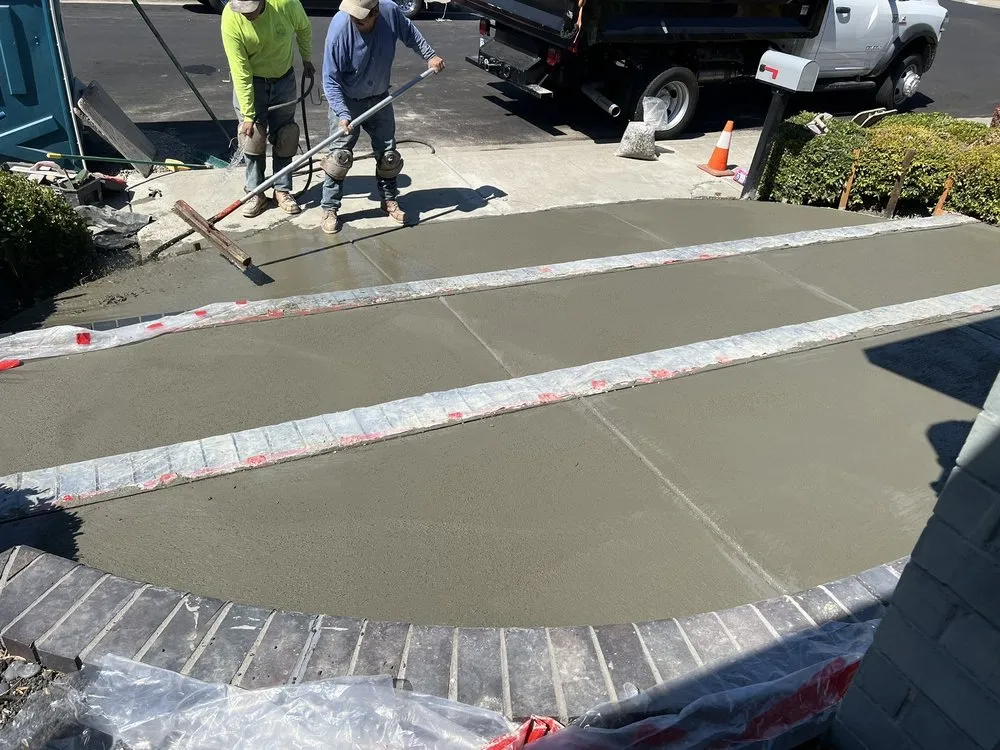 Professional lawn mowing service for year-round maintenance across El Sobrante, CA - Lopez's Landscaping & Construction