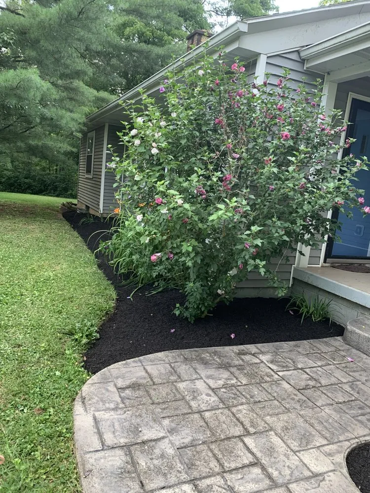 Professional residential landscaping experts serving Norwalk, OH - Lorence Landscaping