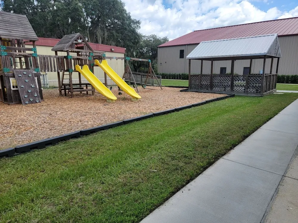 Top-rated outdoor landscaping in Tavares, FL - Loren's Lawn Care And Services