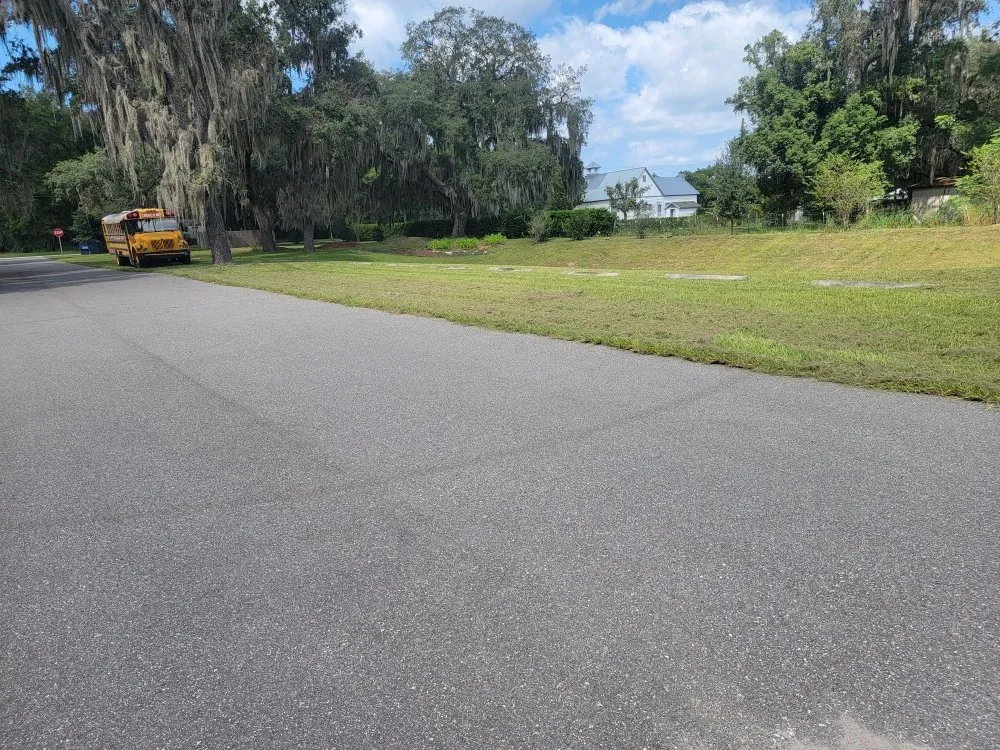 Custom outdoor landscaping in Tavares, FL - Loren's Lawn Care And Services