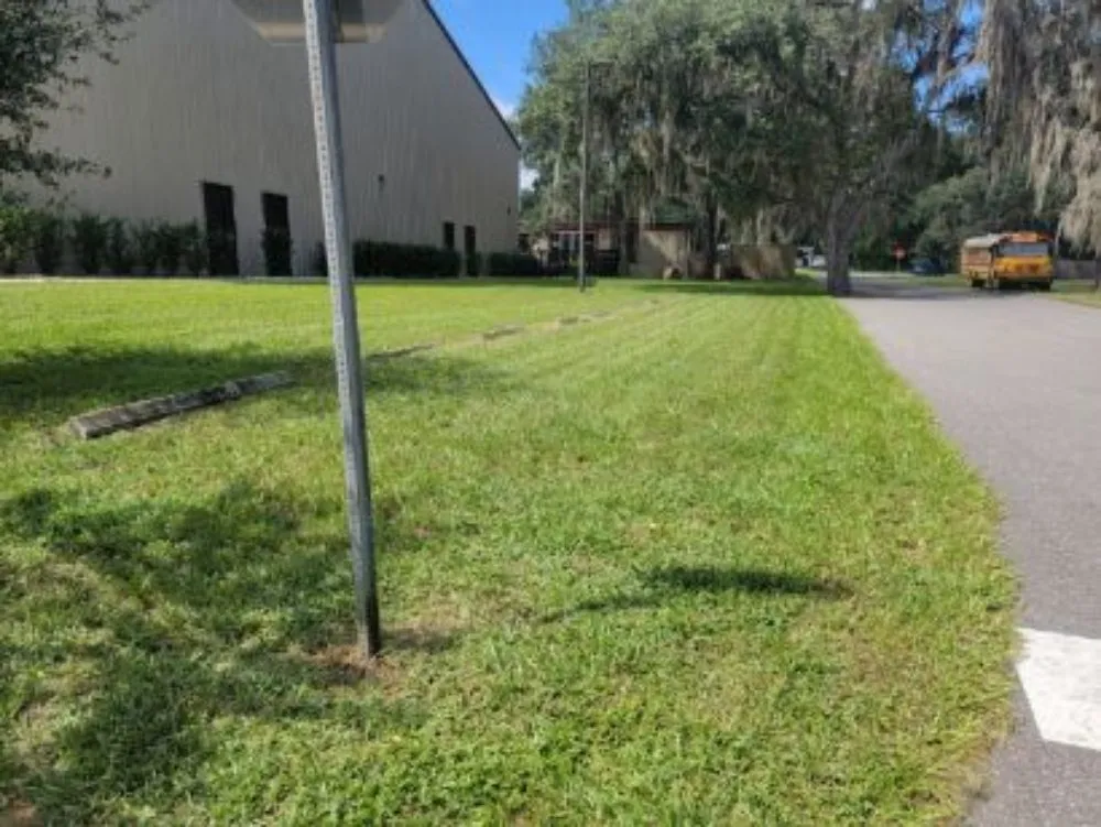 Trusted lawn mowing service in Tavares, FL by Loren's Lawn Care And Services