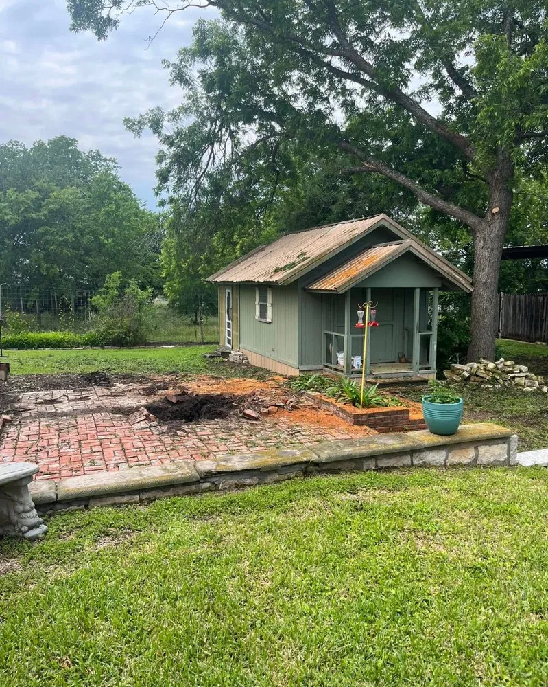 Reliable garden landscaping for year-round maintenance in Bartlett, TX by Lorenz Tree Service