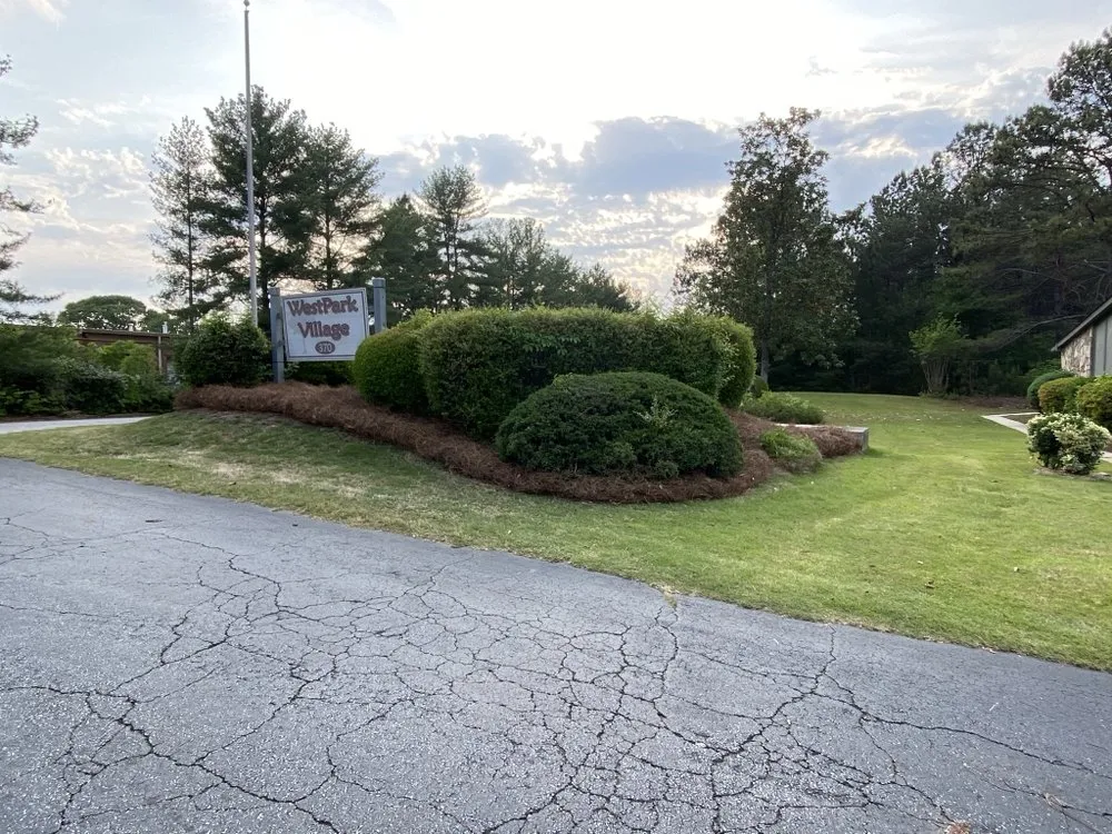 Custom lawn care service in Villa Rica, GA - Lorenzo Lawn Service