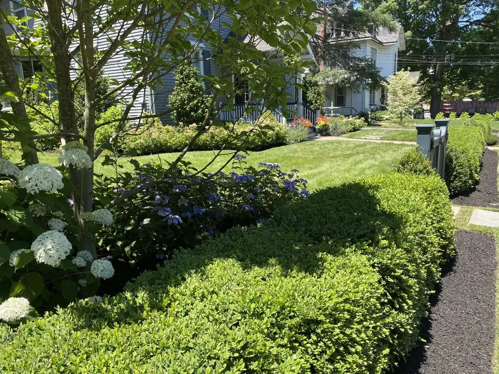 Affordable lawn mowing service experts serving Sicklerville, NJ - Lorenzo's Lawn & Landscape