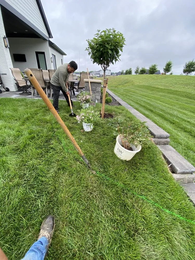 Local landscaping services experts serving Covington, KY - Lorenzo’s Lawn Care And Landscaping