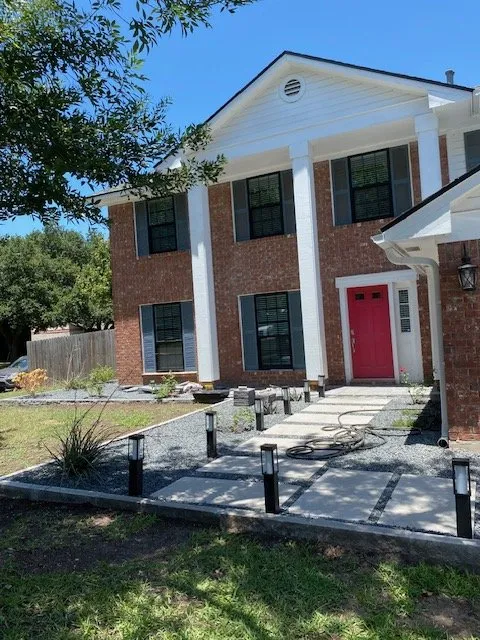 Affordable residential landscaping experts serving Austin, TX - Los 3 Gallos Giros