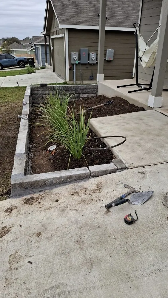 Local yard cleanup service near you across Austin, TX - Los 3 Gallos Giros