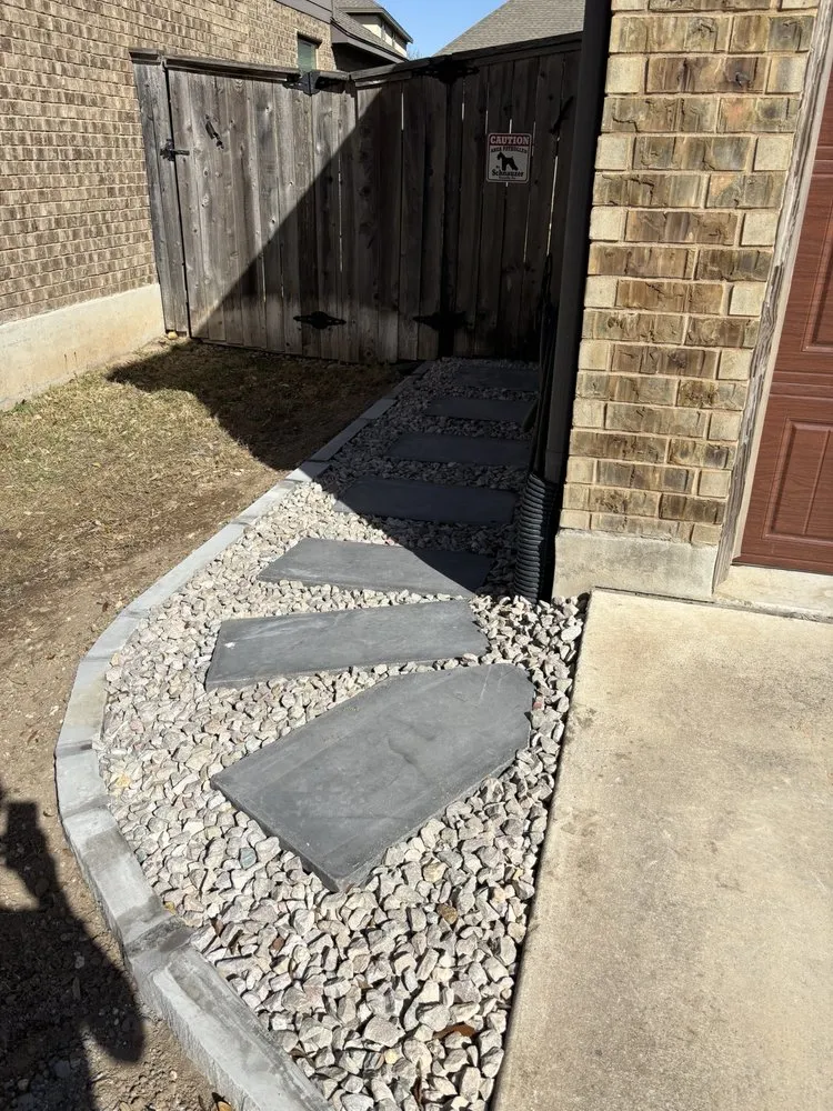 Top-rated yard maintenance for homes across Austin, TX - Los 3 Gallos Giros