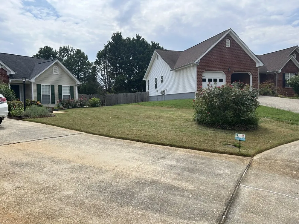 Expert lawn mowing service experts serving Lawrenceville, GA - Los Chicanos Landscaping