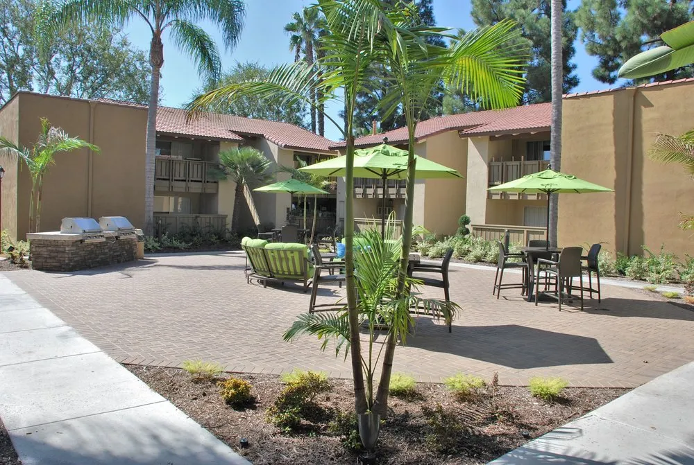 Reliable yard maintenance for homes in Santa Ana, CA by Los Gatos