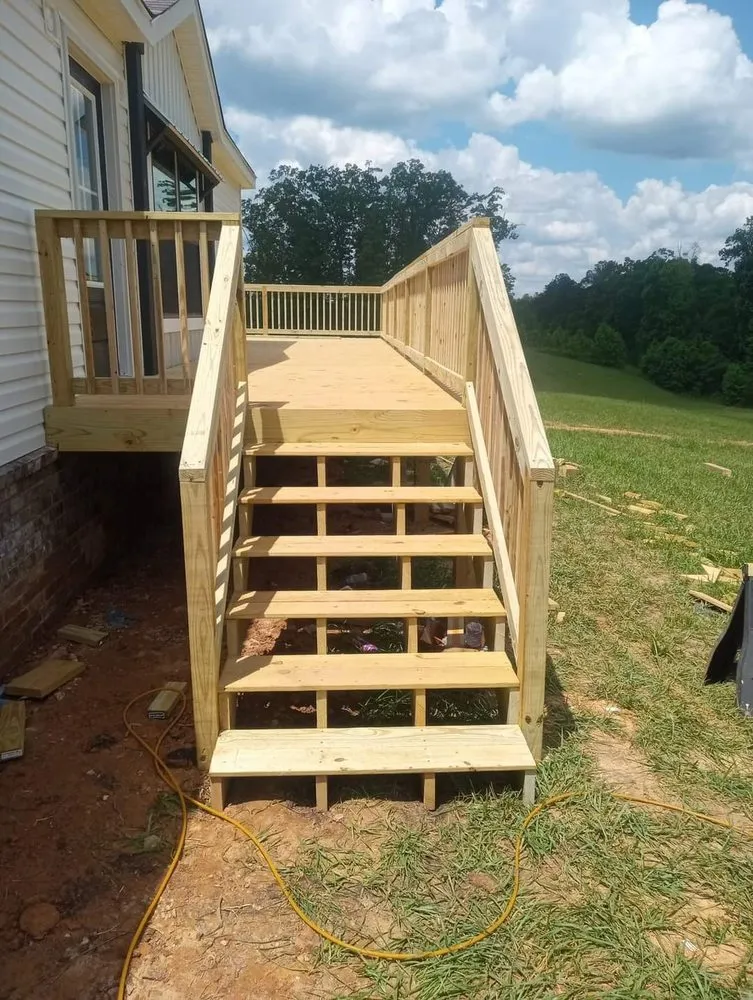 Professional lawn care service experts serving Lithia Springs, GA - Los Hombre Landscaping