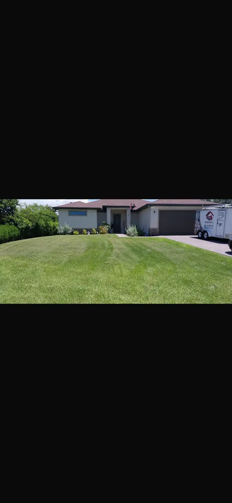 Reliable lawn mowing service in Cape Coral, FL - Los Makos