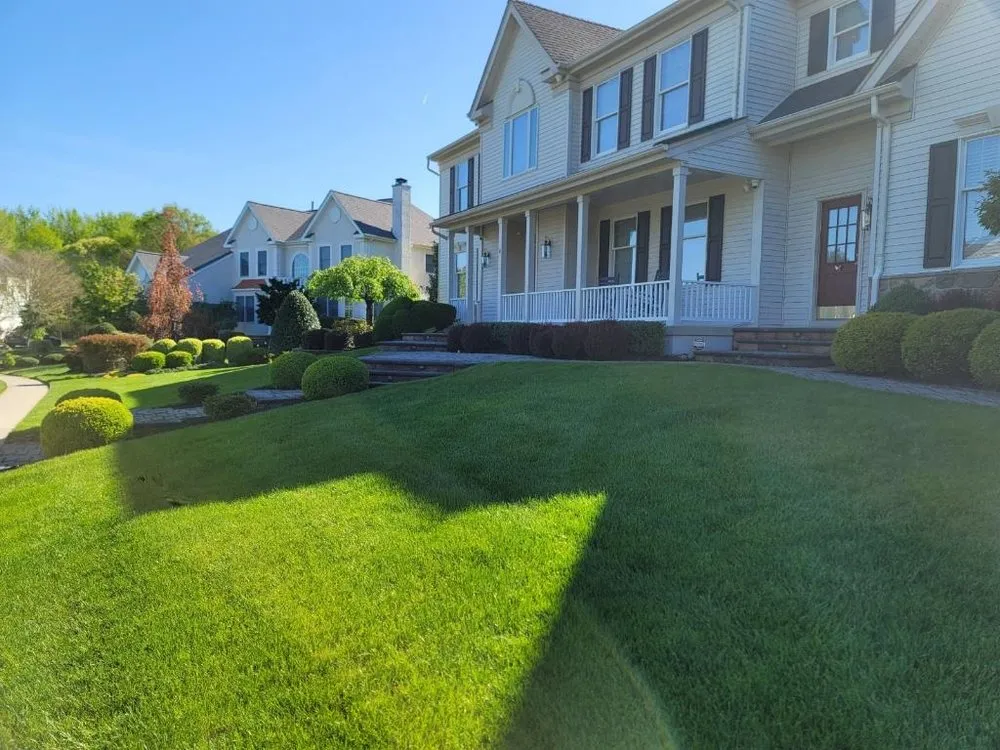 Professional outdoor landscaping experts serving Cherry Hill, NJ - Los Mendez Landscaping