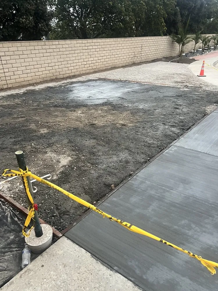 Affordable lawn mowing service for year-round maintenance in Oxnard, CA by Los Olivos Landscape Construction