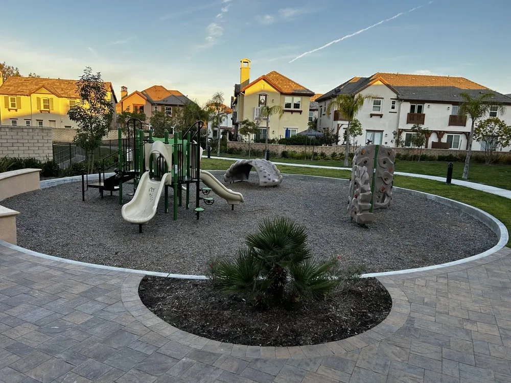 Affordable lawn care service near you in Oxnard, CA by Los Olivos Landscape Construction