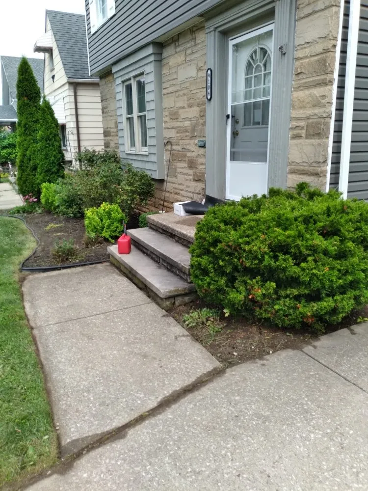 Reliable yard cleanup service for residential properties across Cleveland, OH - Los Primos Landscape