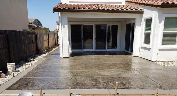 Professional lawn mowing service in Sacramento, CA - Los primos Landscaping