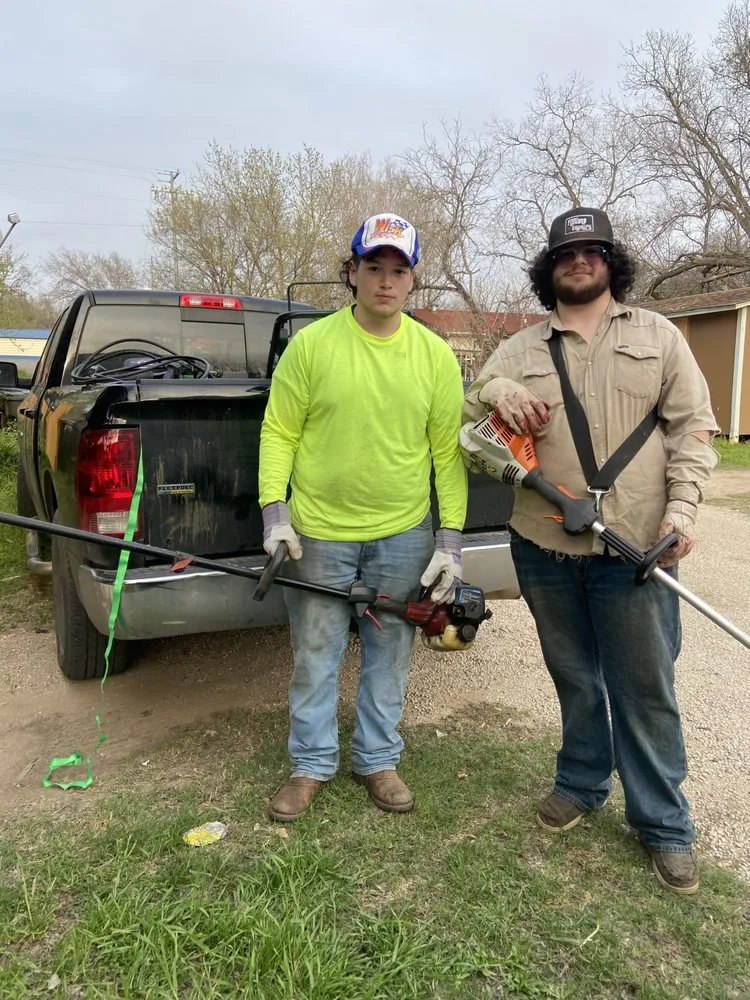 Top-rated landscaping services experts serving Stockdale, TX - Los primos