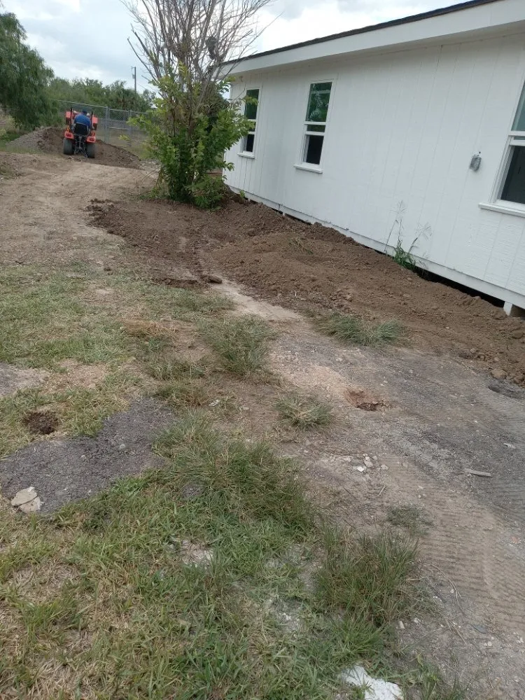 Top-rated landscape installation with custom design in San Benito, TX by Los Ranchitos Dirt Spread