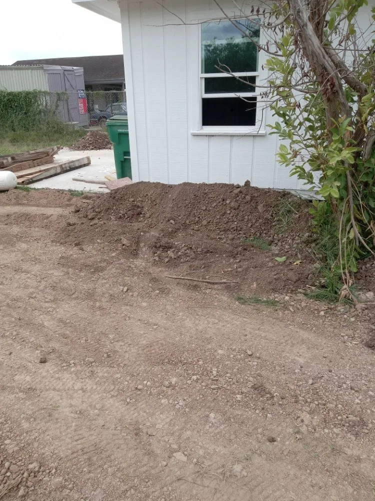 Professional residential landscaping experts serving San Benito, TX - Los Ranchitos Dirt Spread