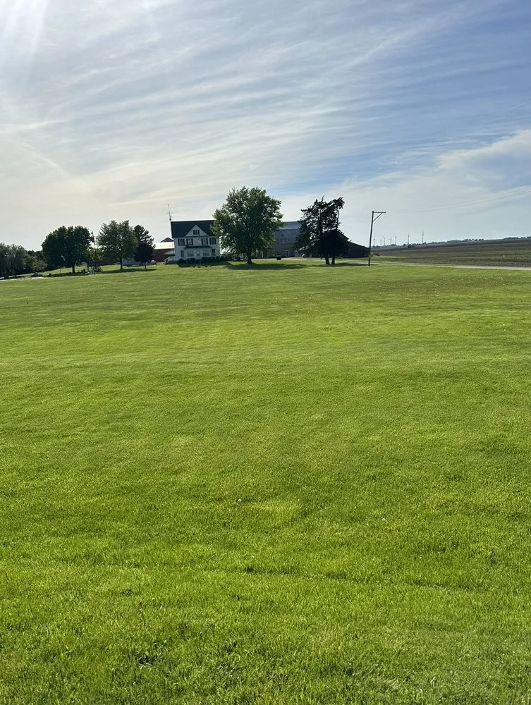 Custom lawn care service in DeKalb, IL by Los Rojas landscaping