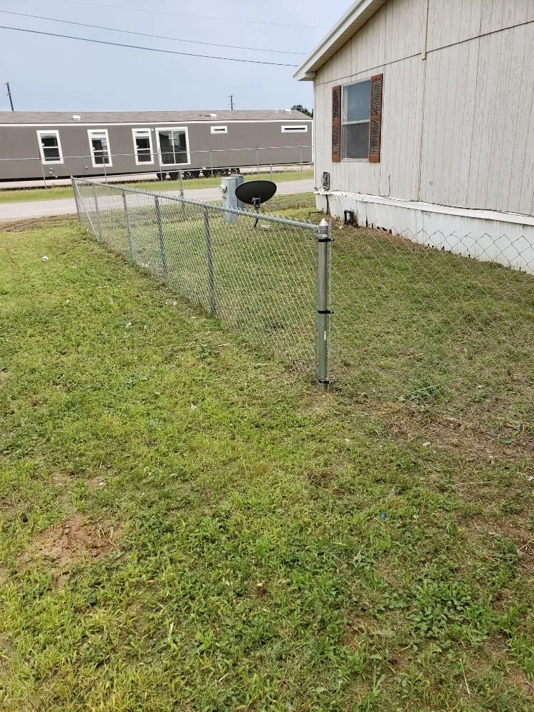 Trusted lawn mowing service in Midland, TX by Lo's Yard Services