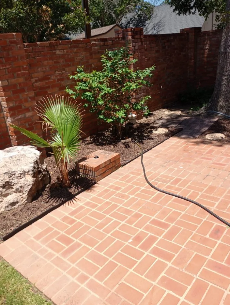 Expert garden landscaping near you in Midland, TX by Lo's Yard Services