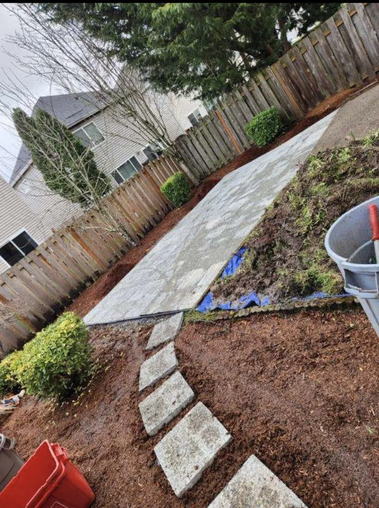 Reliable yard maintenance in Hillsboro, OR - Los Yarderos Del Amor Landscaping