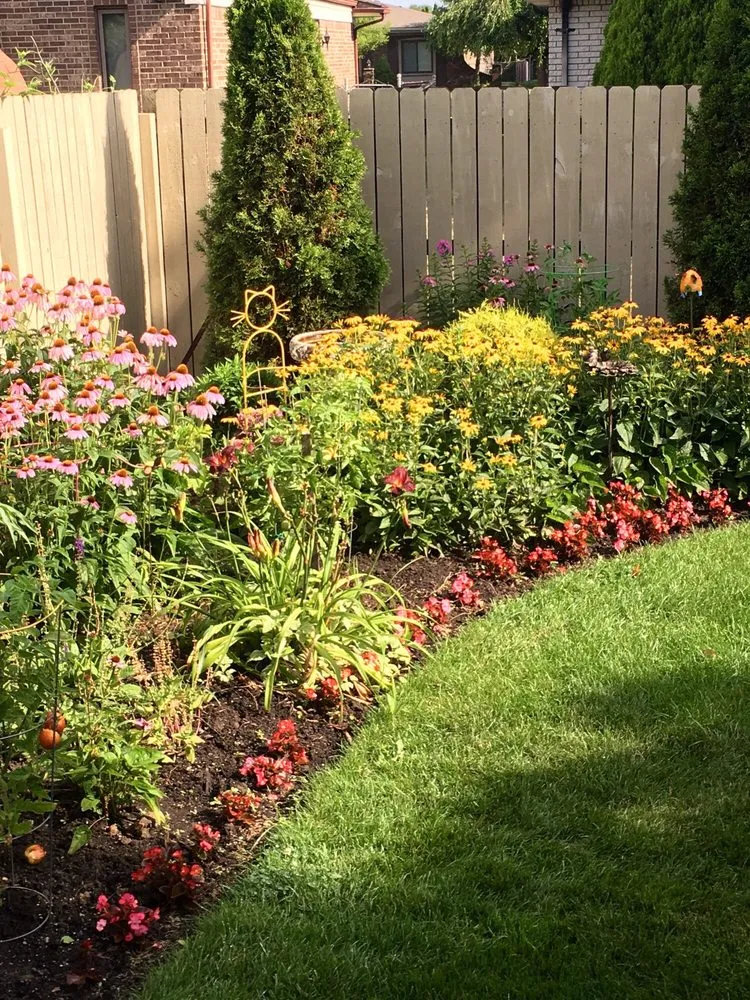 Expert outdoor landscaping experts serving Macomb county, MI - Louis Mihelich Landscape