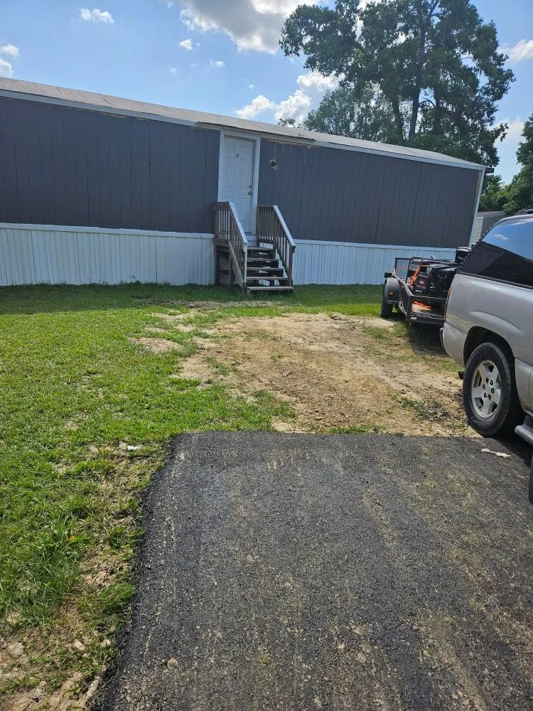 Custom yard maintenance in Baton Rouge, LA by Louisiana Gold Miners