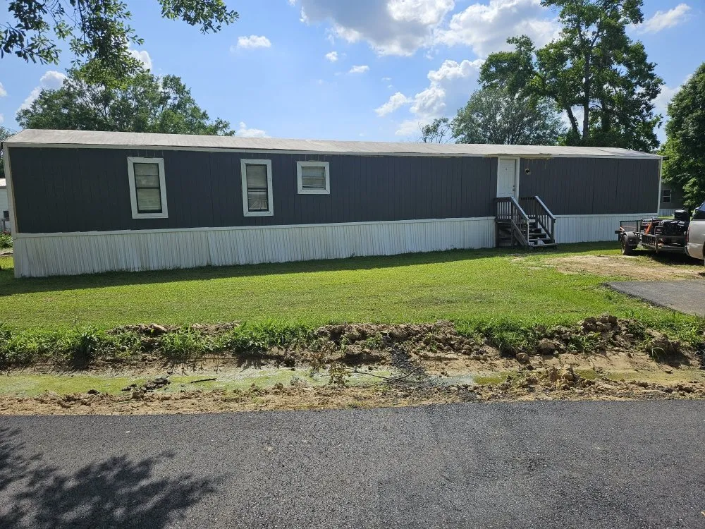 Custom lawn mowing service for residential properties in Baton Rouge, LA by Louisiana Gold Miners