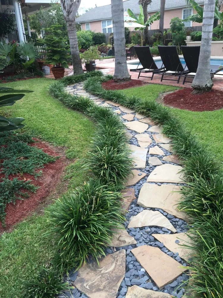 Affordable lawn care service in Metairie, LA by Louisiana Land Art