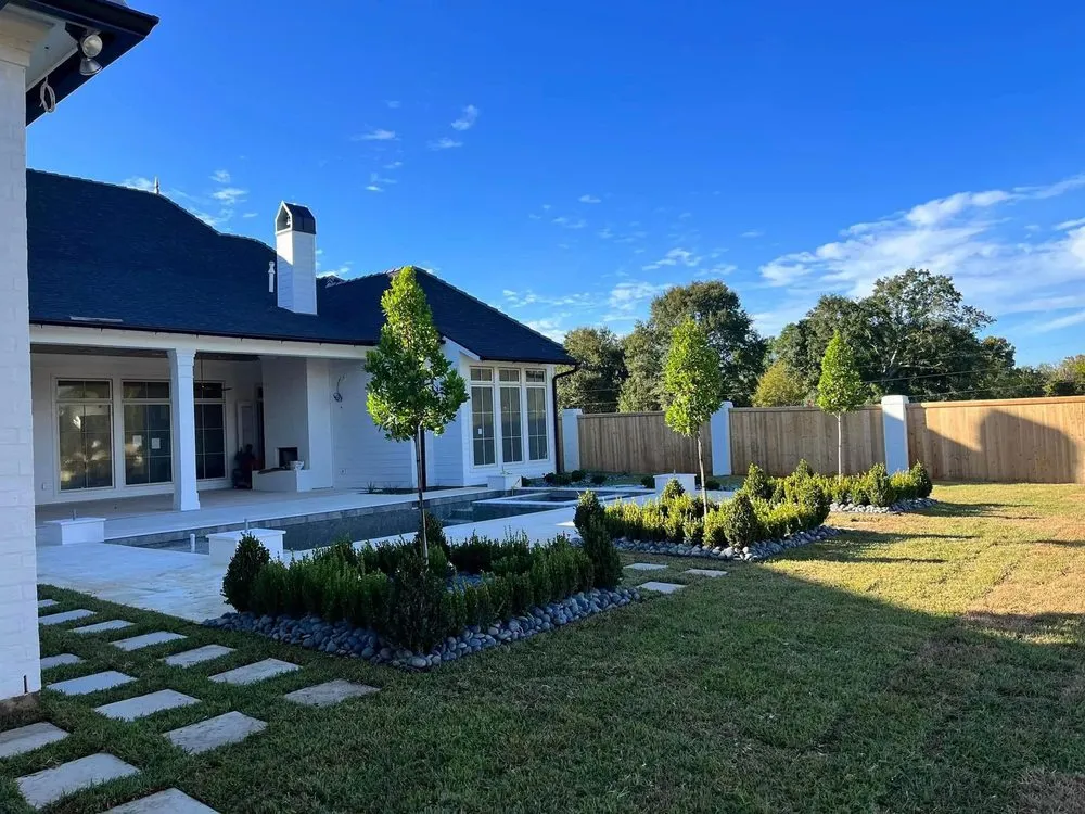 Reliable garden landscaping for beautiful yards across Lafayette, LA - Louisiana Lawn Management