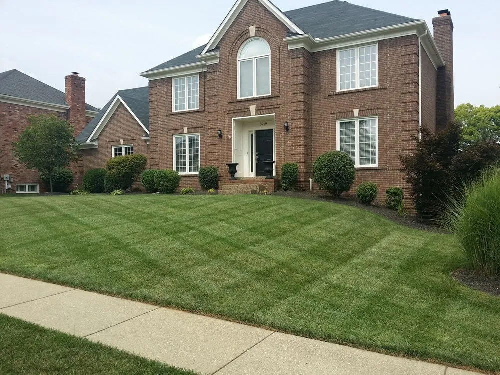 Local garden landscaping experts serving Crestwood, KY - Louisville Lawn Solutions