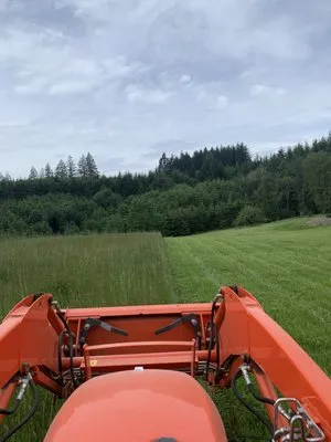 Louris Contracting Logo