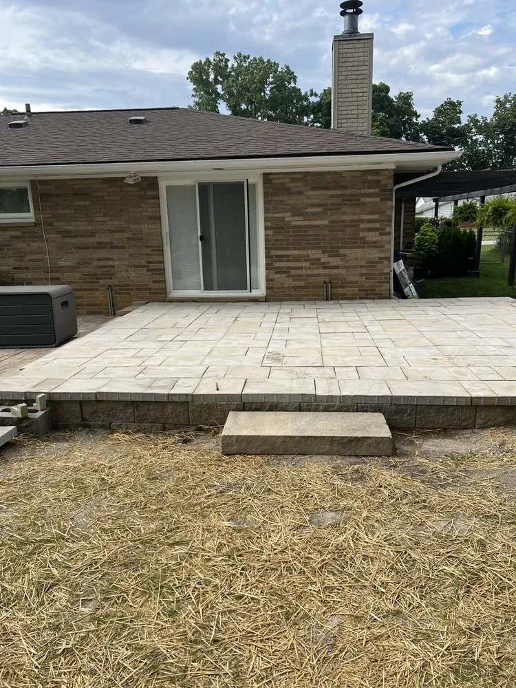 Local yard cleanup service experts serving Middleburg Heights, OH - Lou's Landscaping