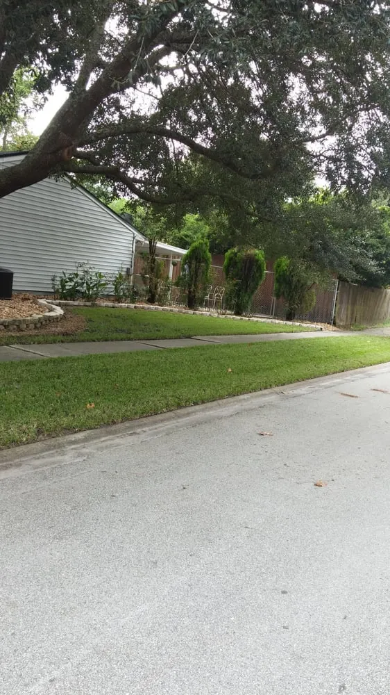 Top-rated garden landscaping for outdoor upgrades in Jacksonville, FL by Lou’s Quality Lawn and Landscaping Service