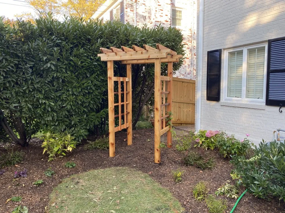 Custom yard cleanup service experts serving Washington DC, DC - Love & Carrots