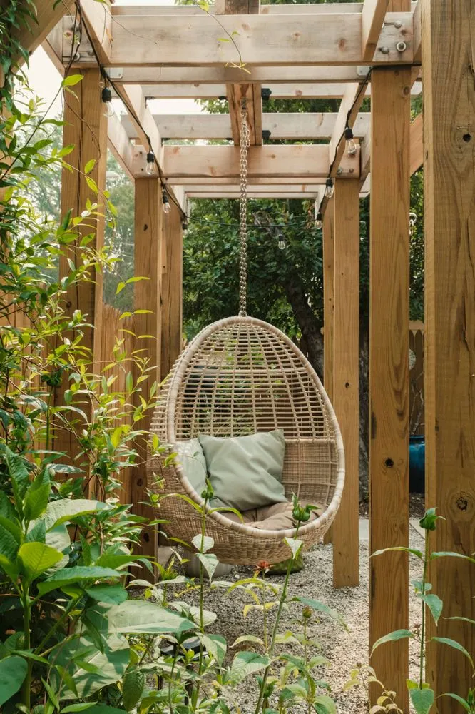 Custom yard cleanup service experts serving Washington DC, DC - Love & Carrots