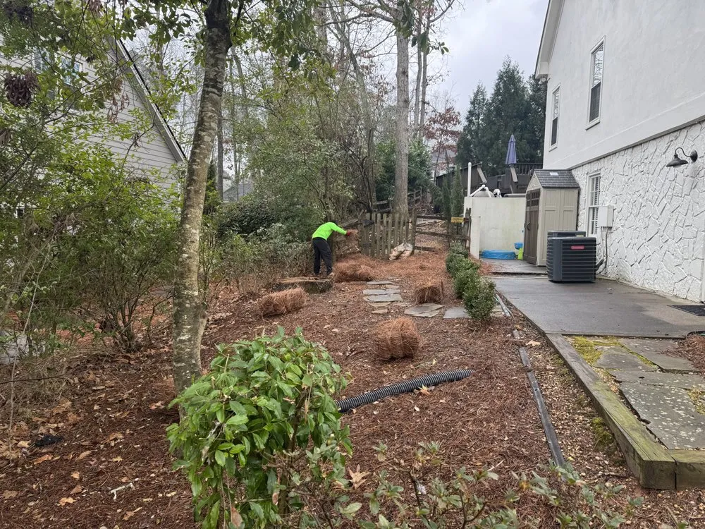 Local lawn care service experts serving Woodstock, GA - Lovelace Lawn Care and Landscaping