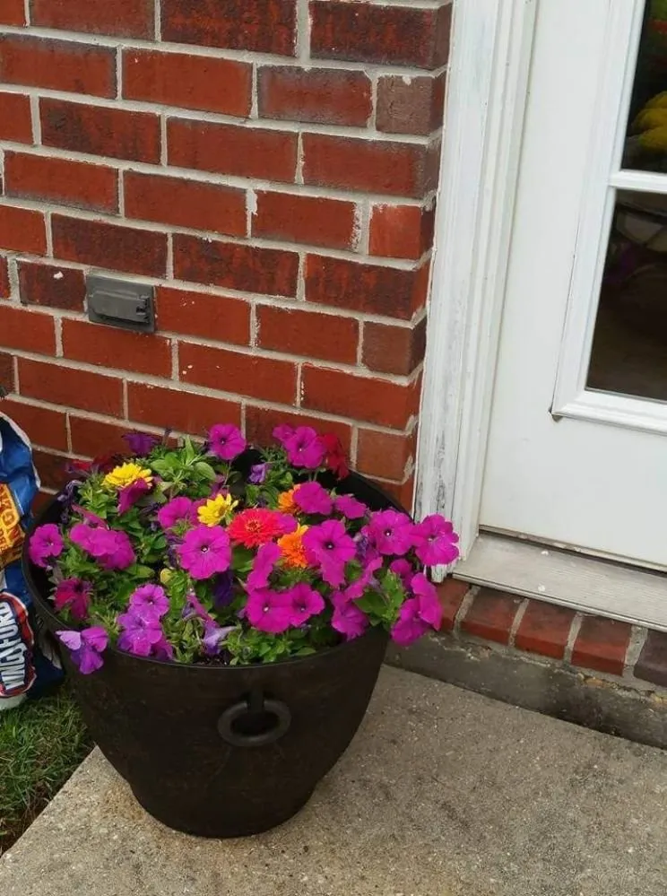 Expert garden landscaping for residential properties across Shreveport, LA - Love's Custom Lawn Care