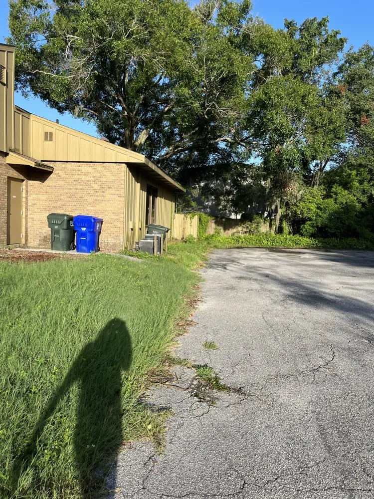 Expert lawn care service near you across Tampa, FL - Loves Lawn Care