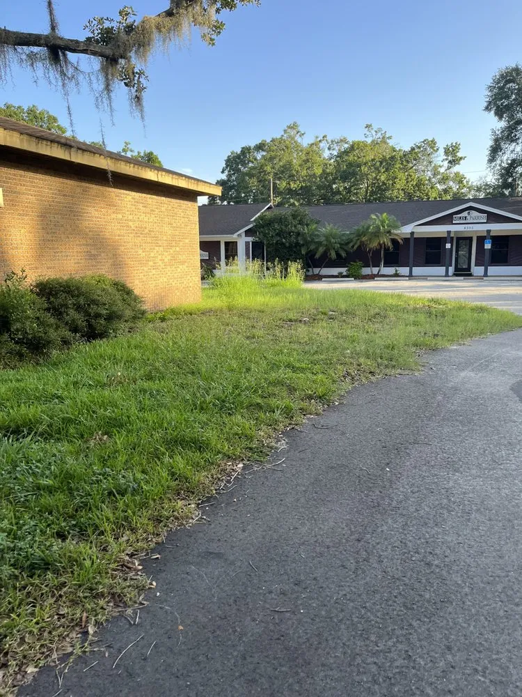 Custom lawn mowing service in Tampa, FL by Loves Lawn Care