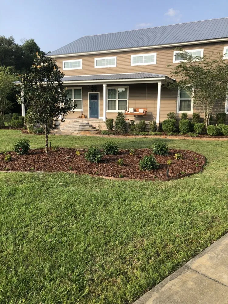Custom outdoor landscaping in Brandon, FL - Lovett Or Leaf It Lawncare Services