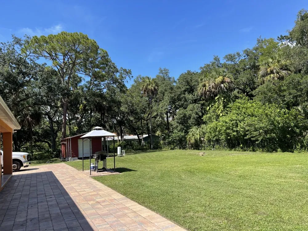 Trusted garden landscaping experts serving Brandon, FL - Lovett Or Leaf It Lawncare Services