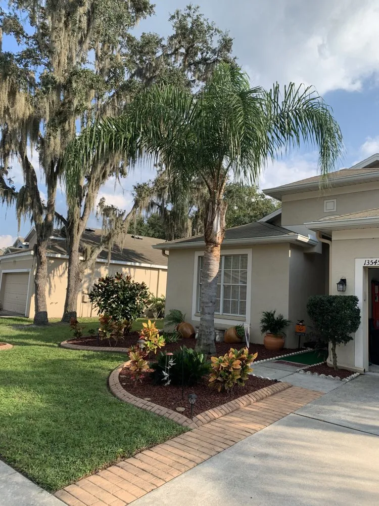 Reliable yard cleanup service in Brandon, FL by Lovett Or Leaf It Lawncare Services