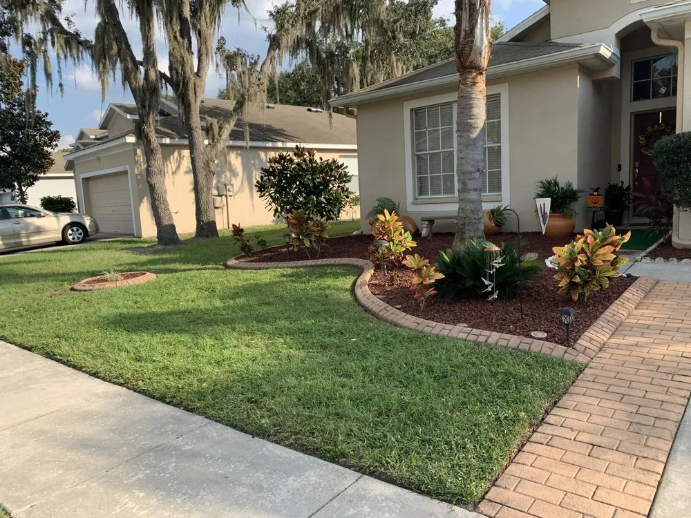 Trusted yard cleanup service in Brandon, FL - Lovett Or Leaf It Lawncare Services